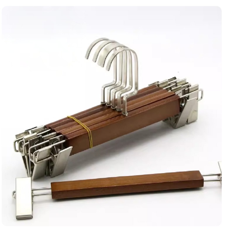 Kelnių pakabinimo bėgelis